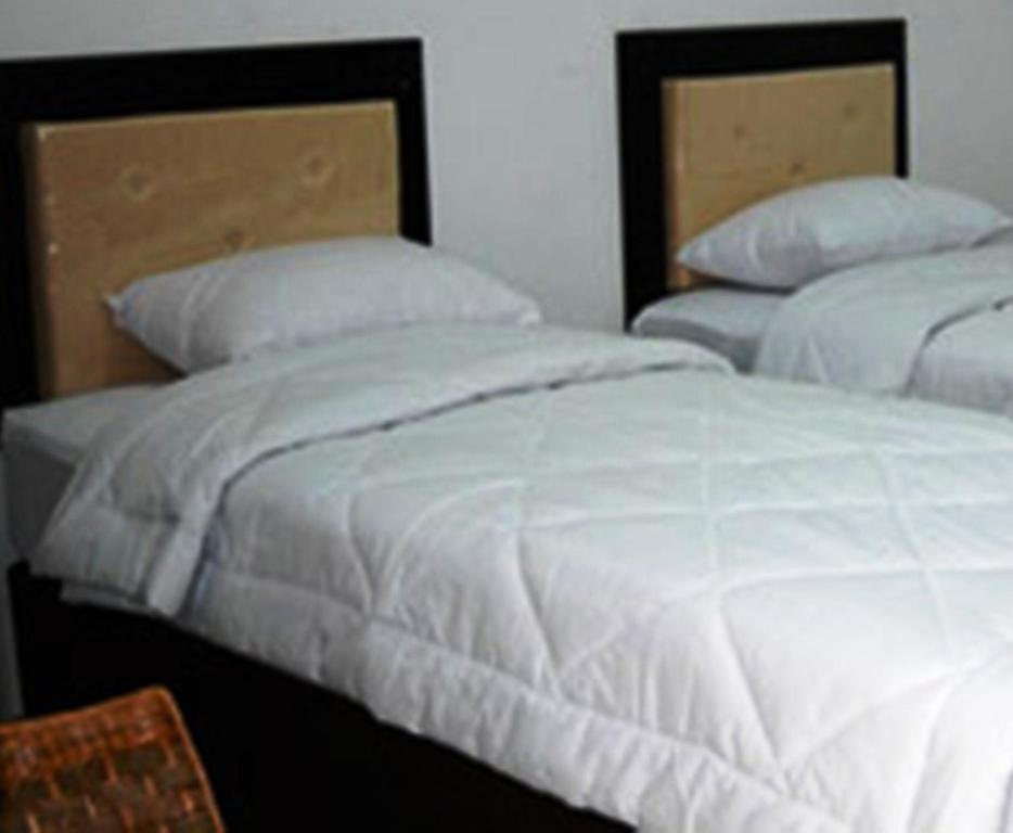 Hotel Sinar Tambolaka Waingapu Δωμάτιο φωτογραφία