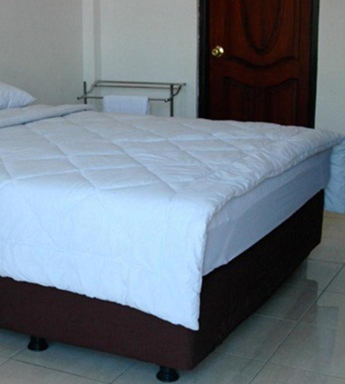 Hotel Sinar Tambolaka Waingapu Δωμάτιο φωτογραφία