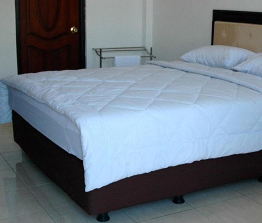 Hotel Sinar Tambolaka Waingapu Δωμάτιο φωτογραφία