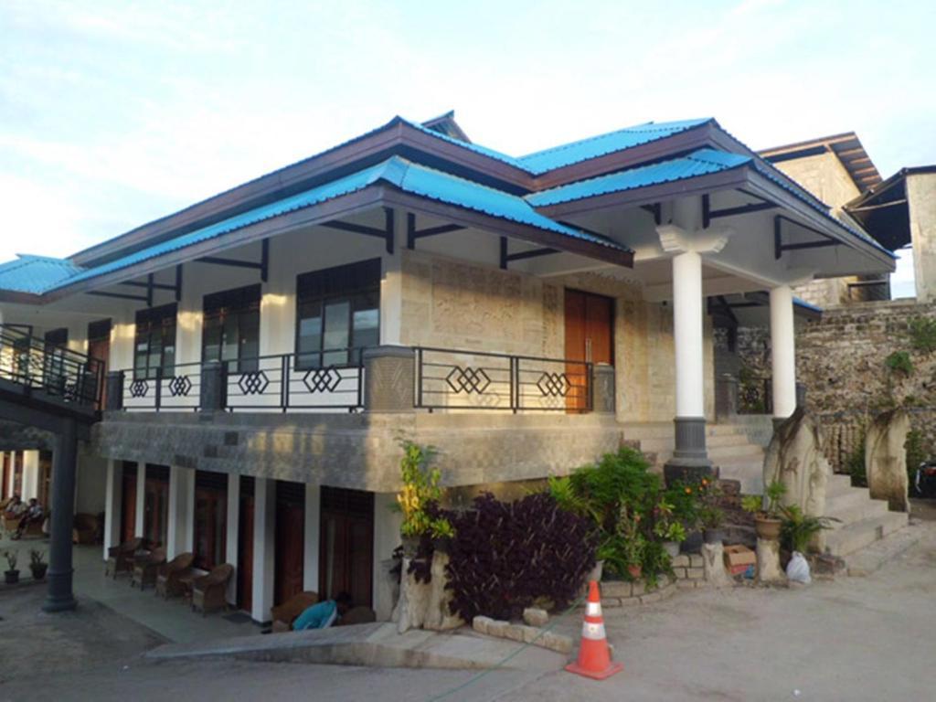 Hotel Sinar Tambolaka Waingapu Εξωτερικό φωτογραφία