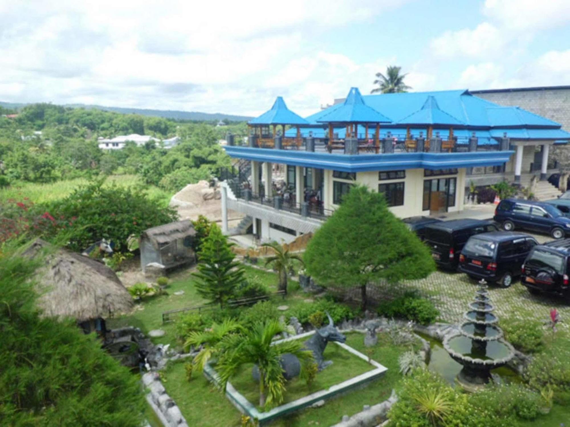 Hotel Sinar Tambolaka Waingapu Εξωτερικό φωτογραφία