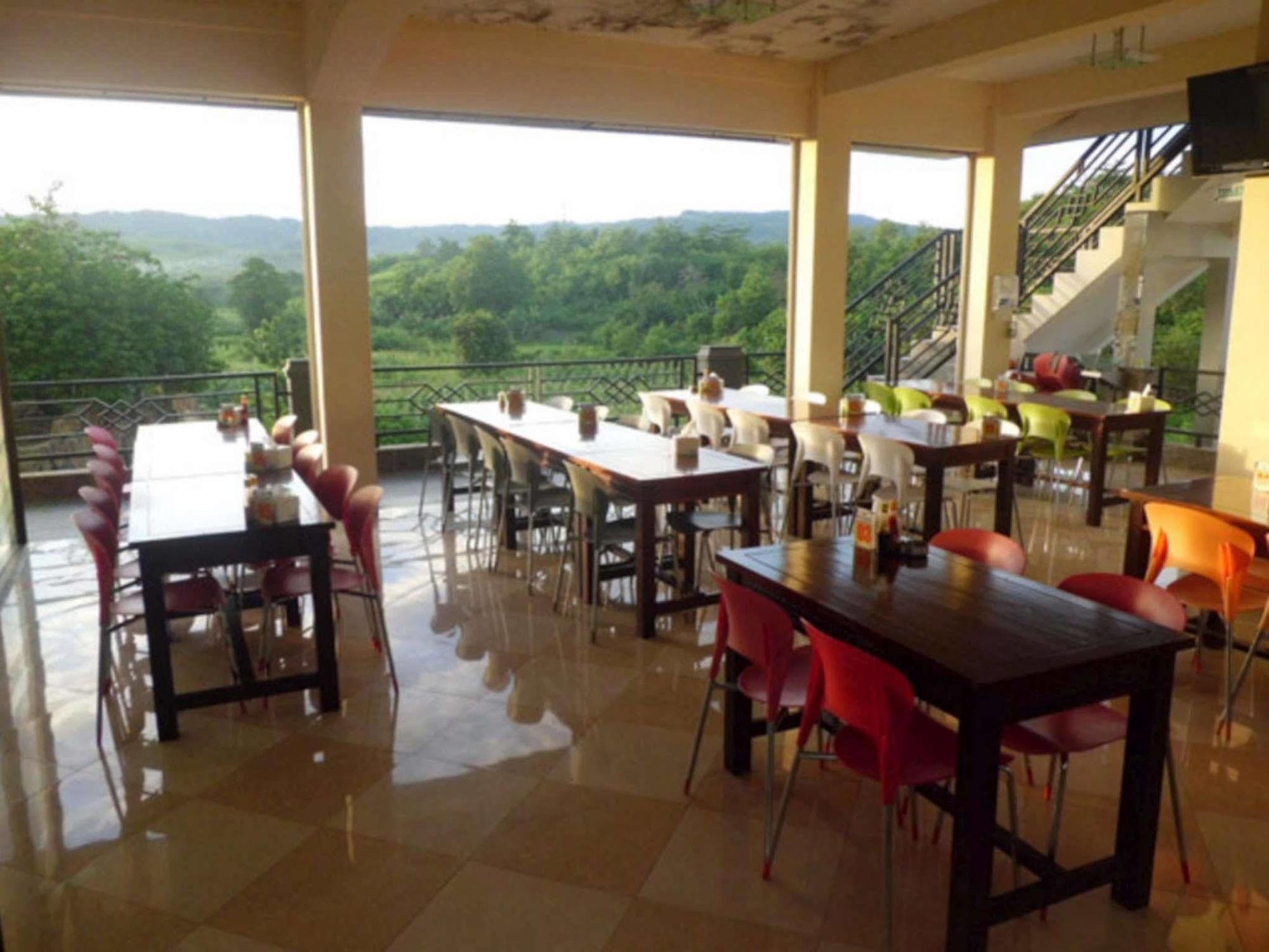 Hotel Sinar Tambolaka Waingapu Εξωτερικό φωτογραφία